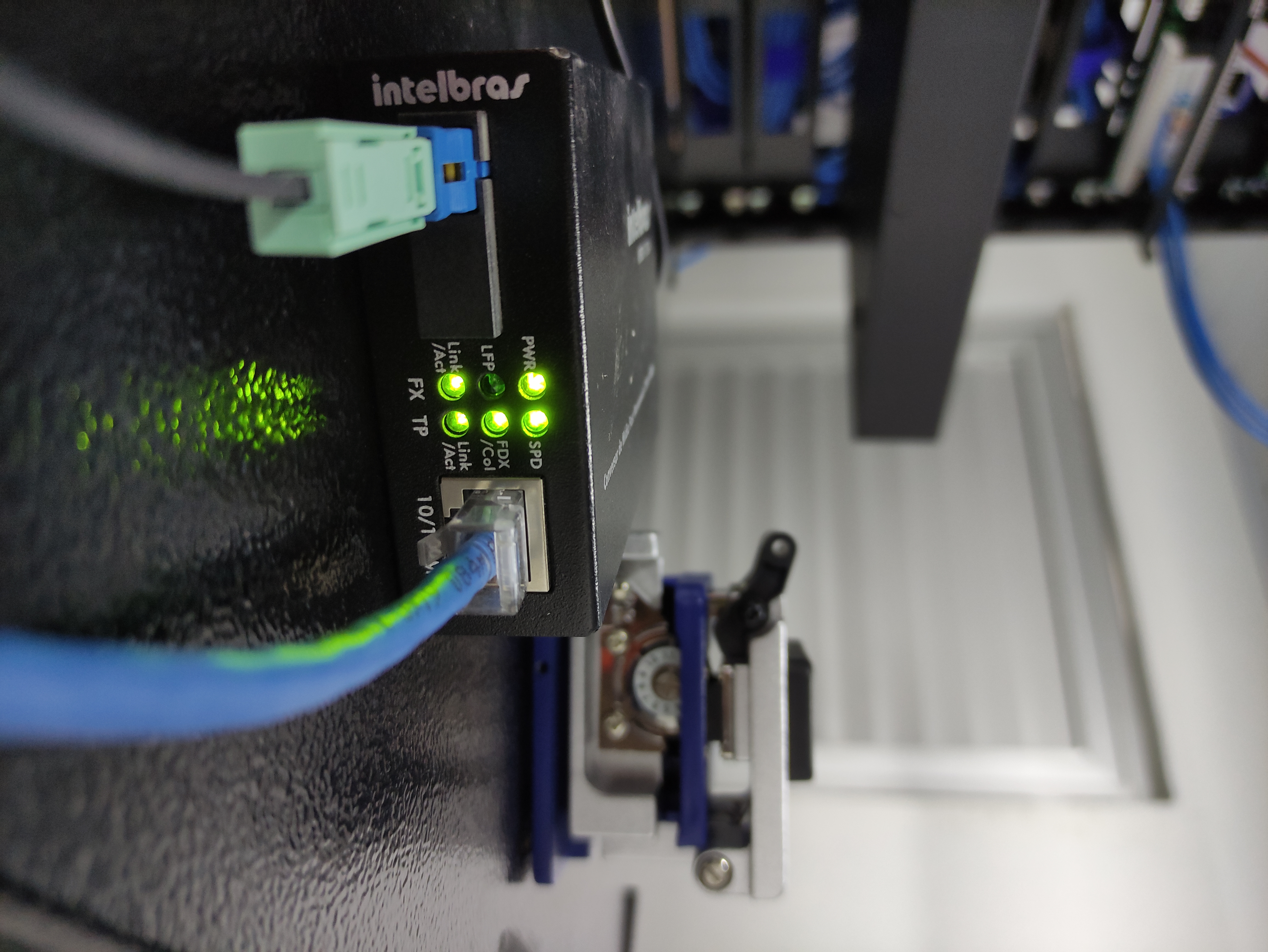 Rede de fibra óptica em condomínio