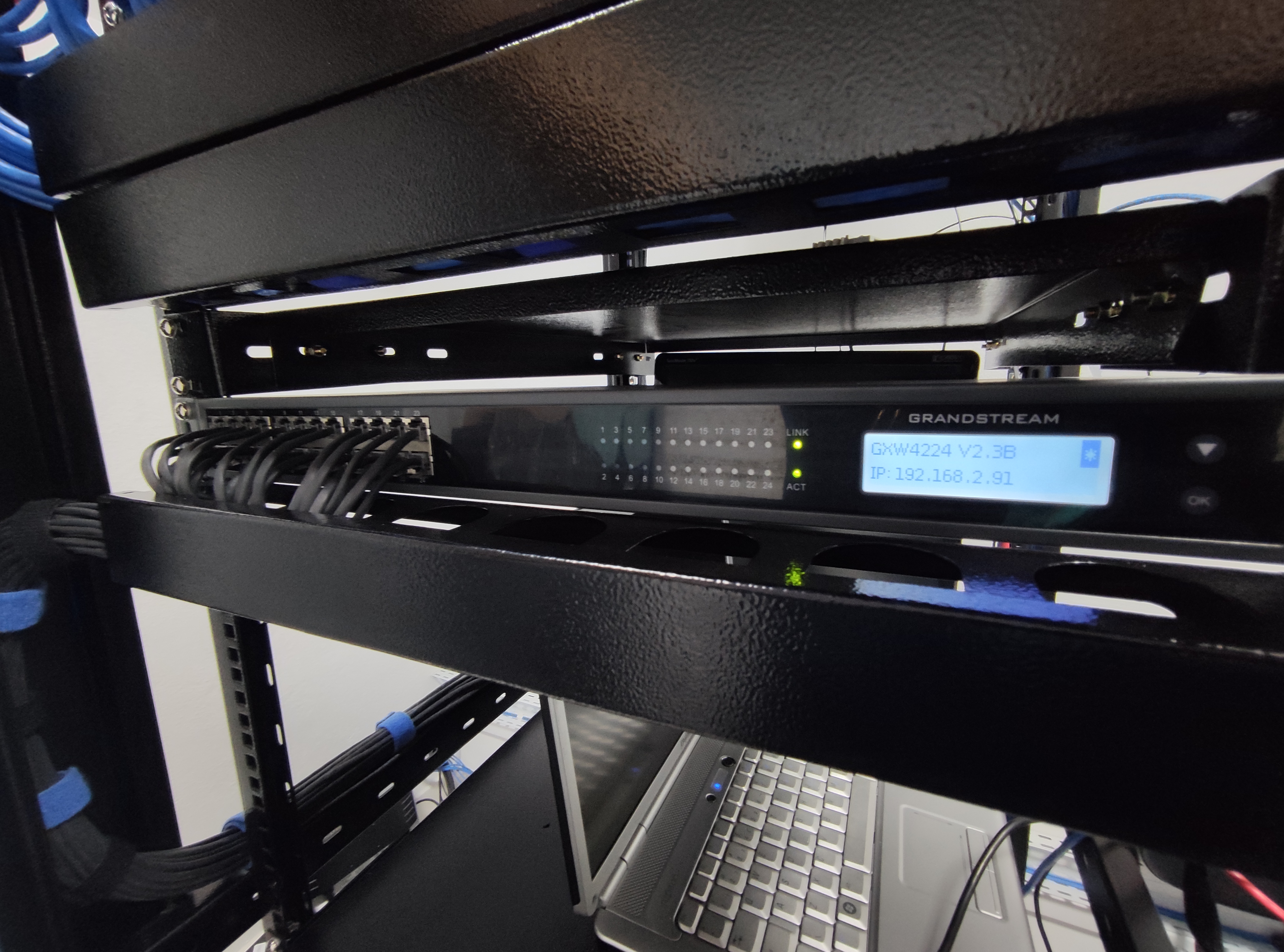 Configuração de sistema VoIP corporativo